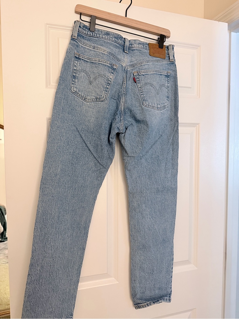 Levi’s Classic 501s Light Wash - Picture 2 of 4